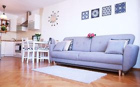 Cozy And Great Location By Cooee Apartments